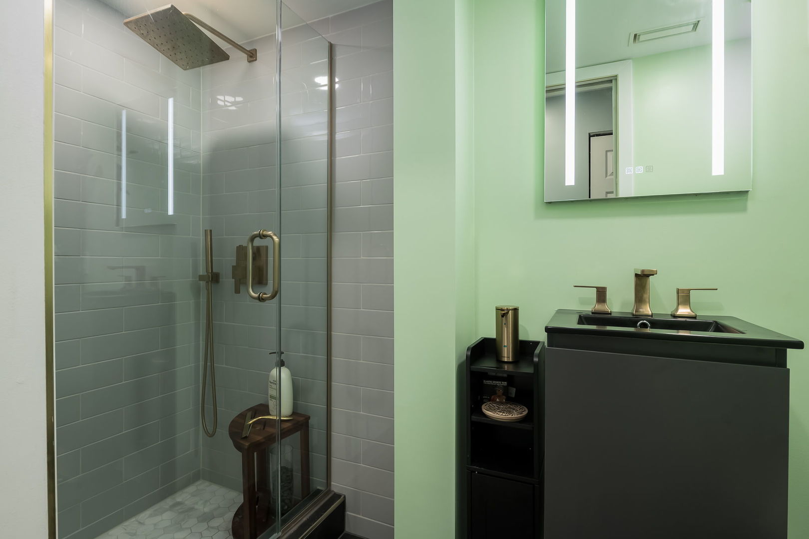 2749 North Spaulding Avenue, Unit GN Chicago, IL 60647 - Photo 22 of 40 a bathroom with a mirror