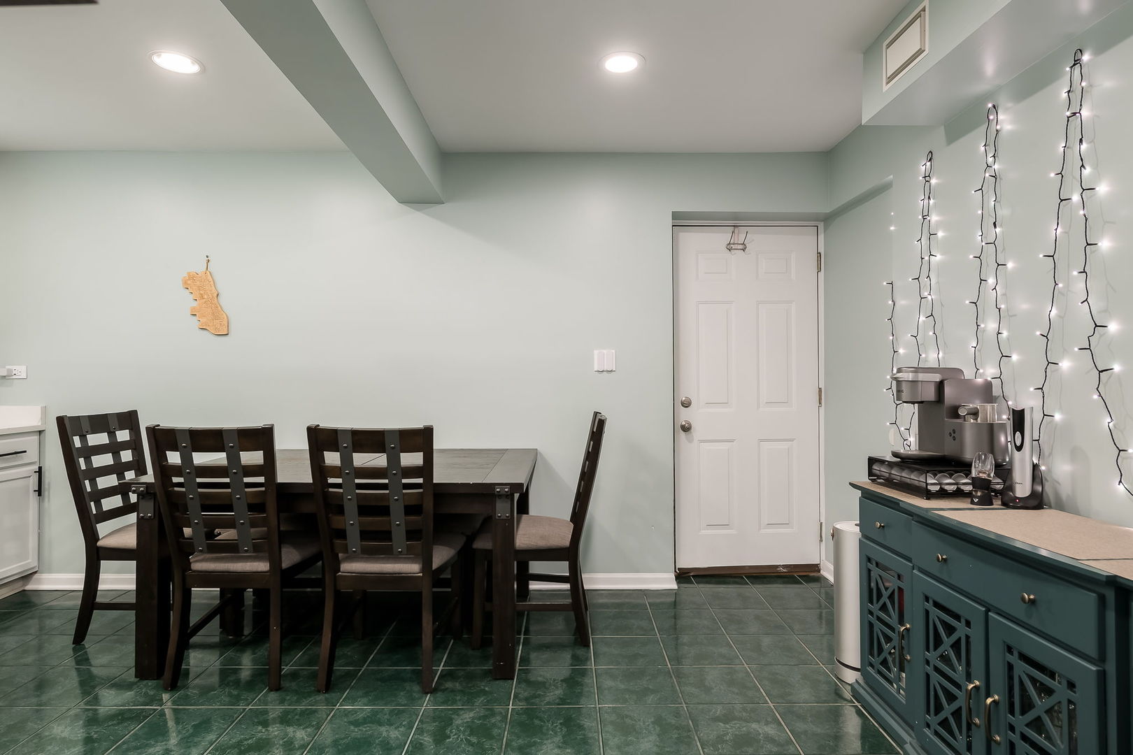 2749 North Spaulding Avenue, Unit GN Chicago, IL 60647 - Photo 7 of 40 a view of a dining room with furniture