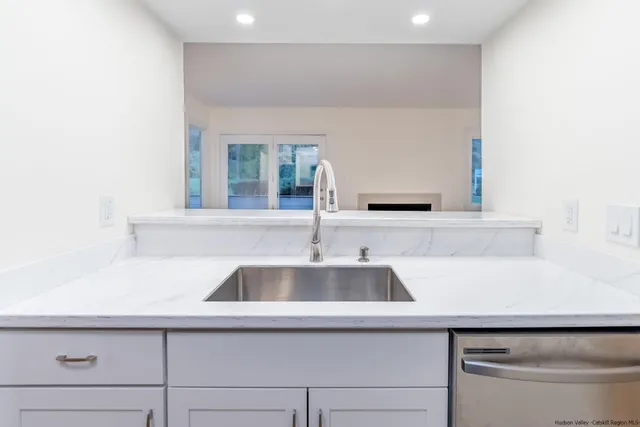 a close view of sink and tap