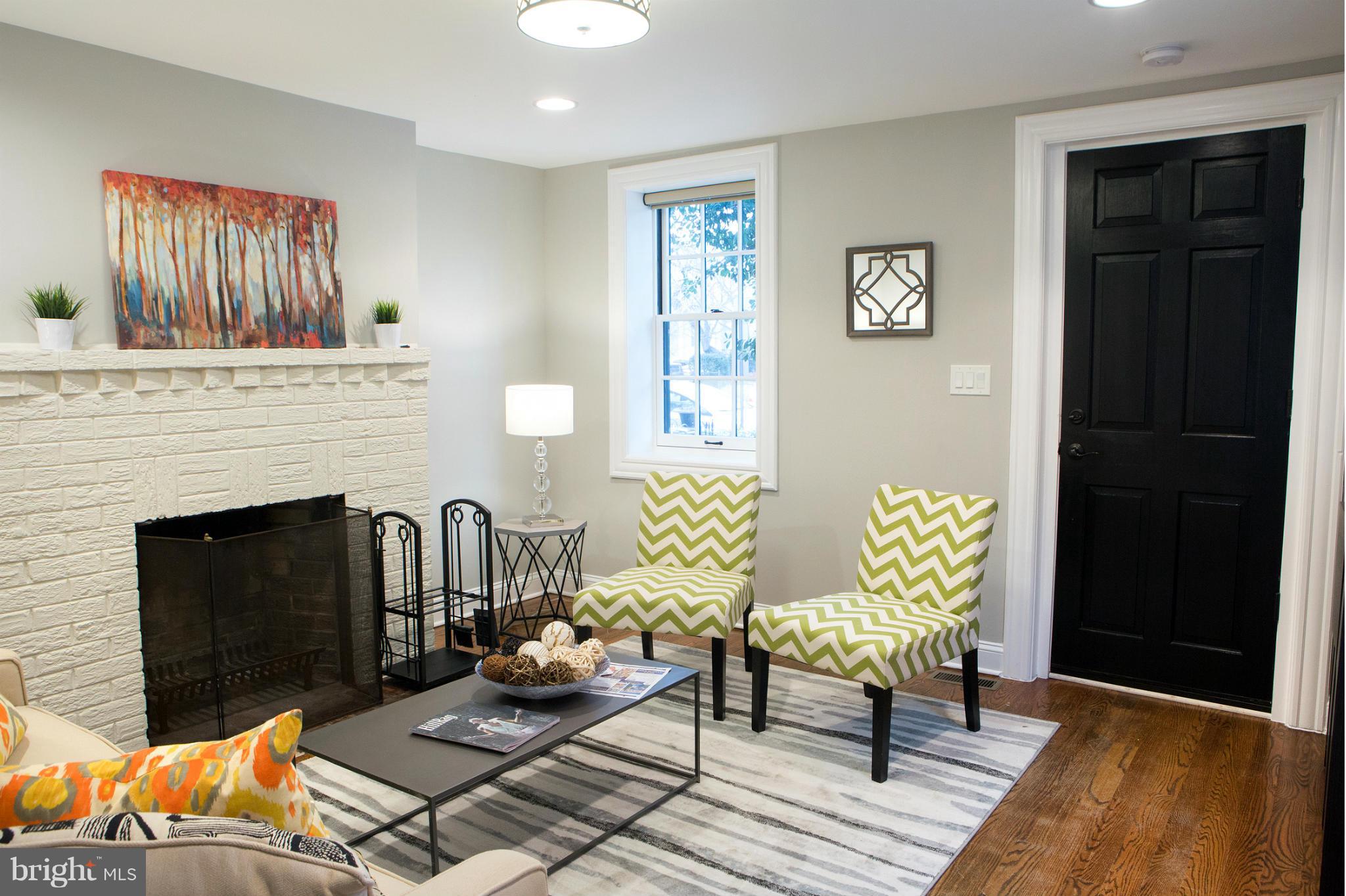 407 Independence Avenue Southeast Washington, DC 20003 - Photo 5 of 30 Living Room