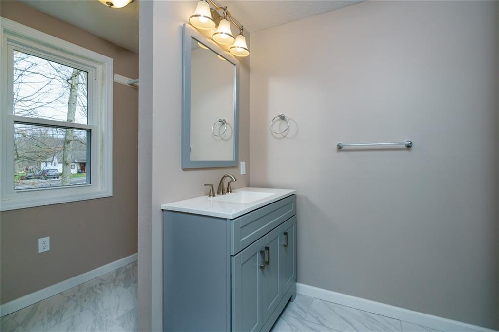 1799 Locust Road Sewickley, PA 15143 - Photo 18 of 25 Upper level master bath