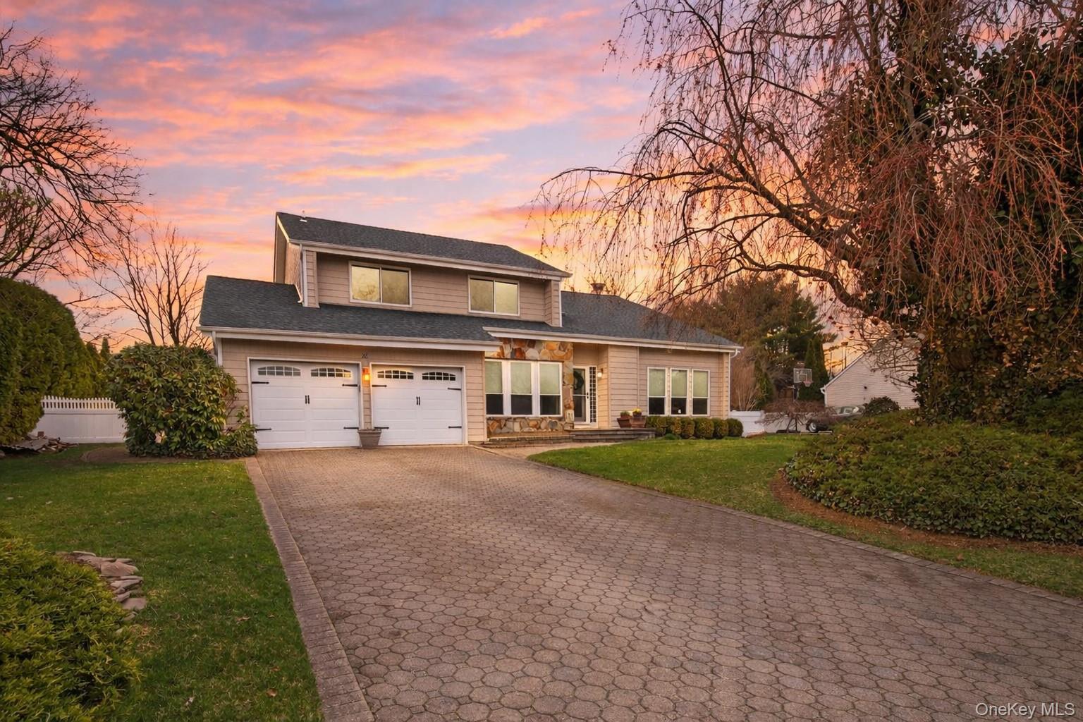 28 Timber Ridge Drive Commack, NY 11725 - Photo 1 of 44