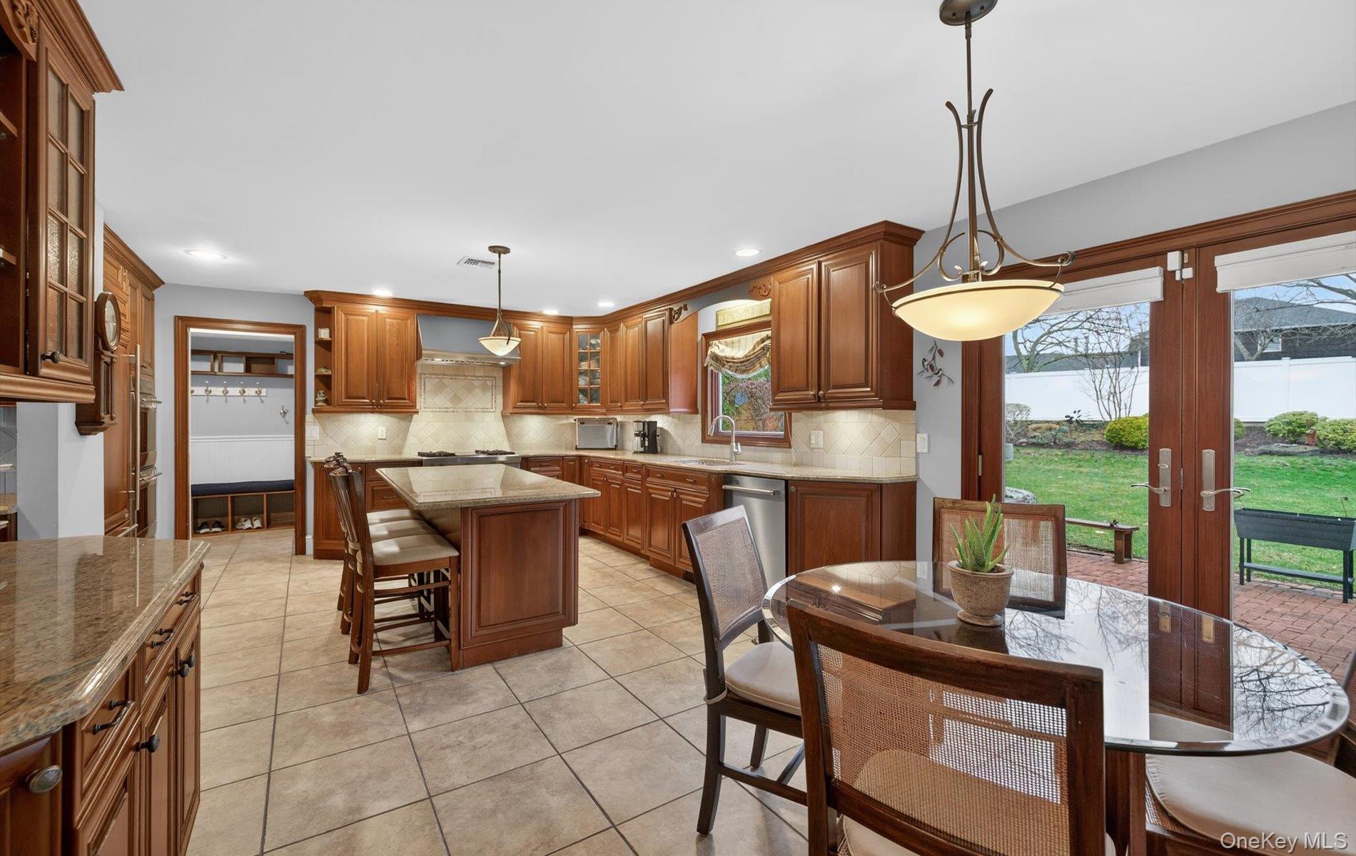 28 Timber Ridge Drive Commack, NY 11725 - Photo 19 of 44