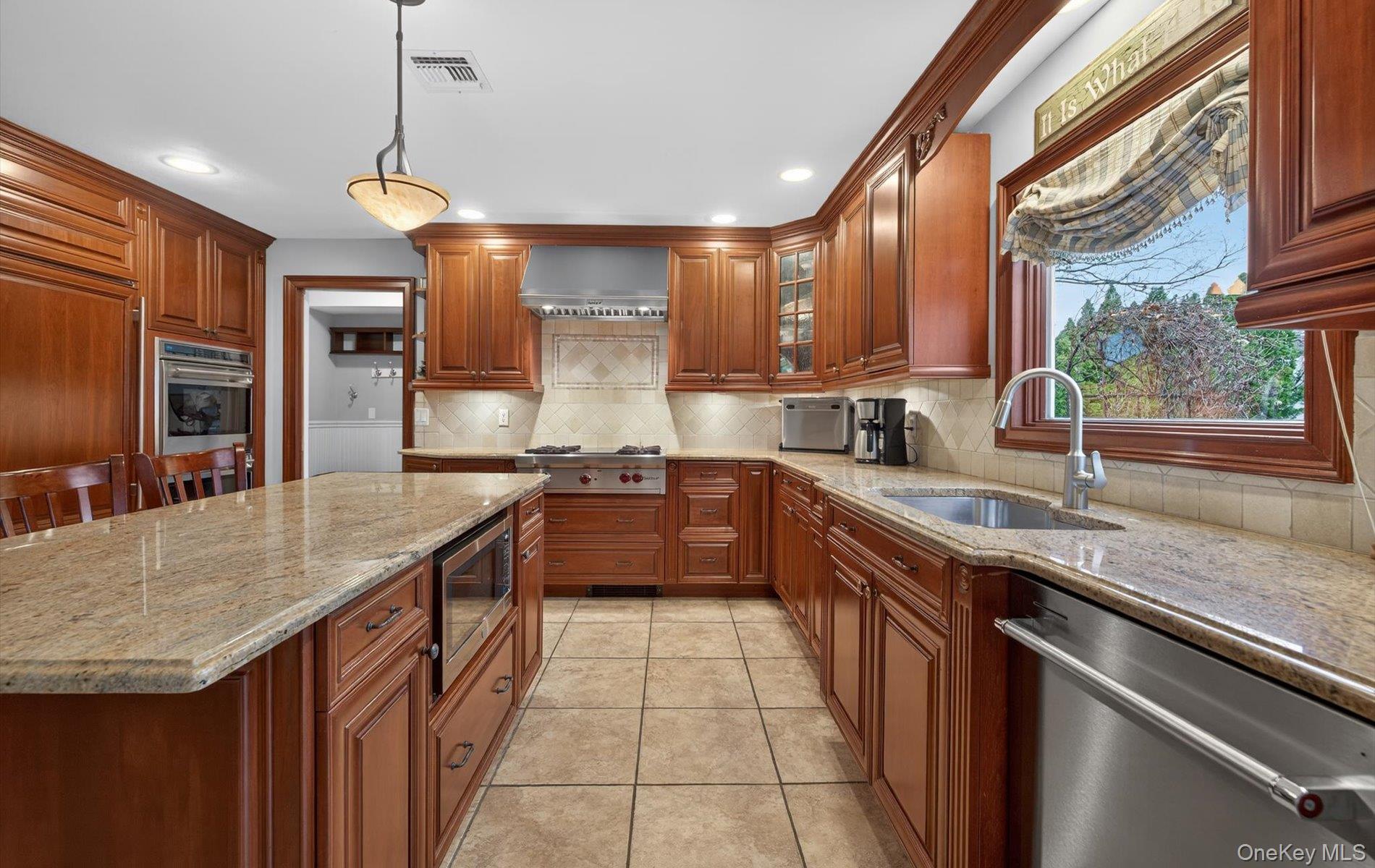 28 Timber Ridge Drive Commack, NY 11725 - Photo 20 of 44