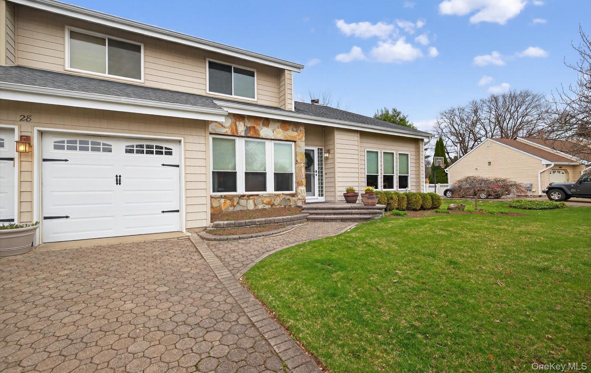 28 Timber Ridge Drive Commack, NY 11725 - Photo 2 of 44