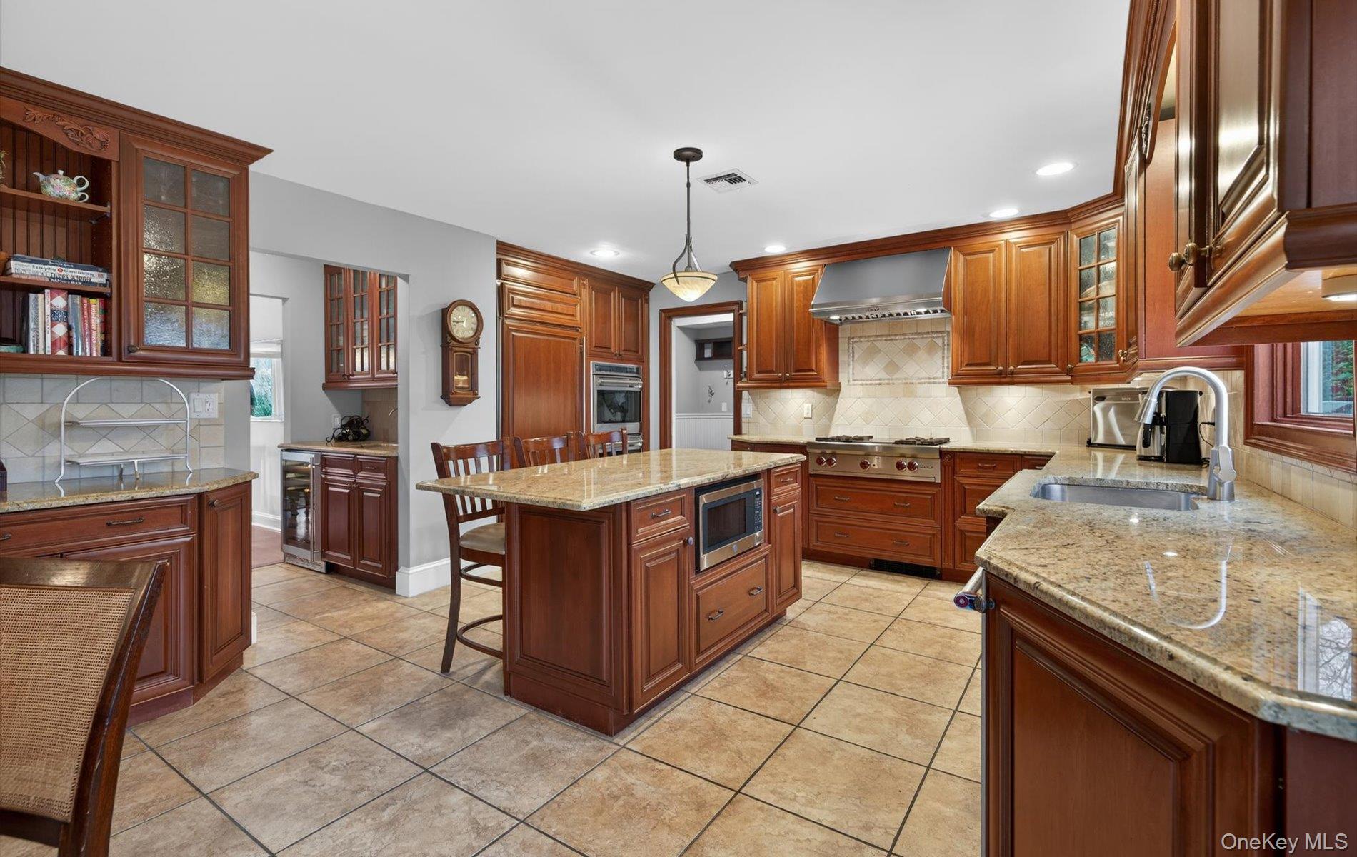 28 Timber Ridge Drive Commack, NY 11725 - Photo 21 of 44