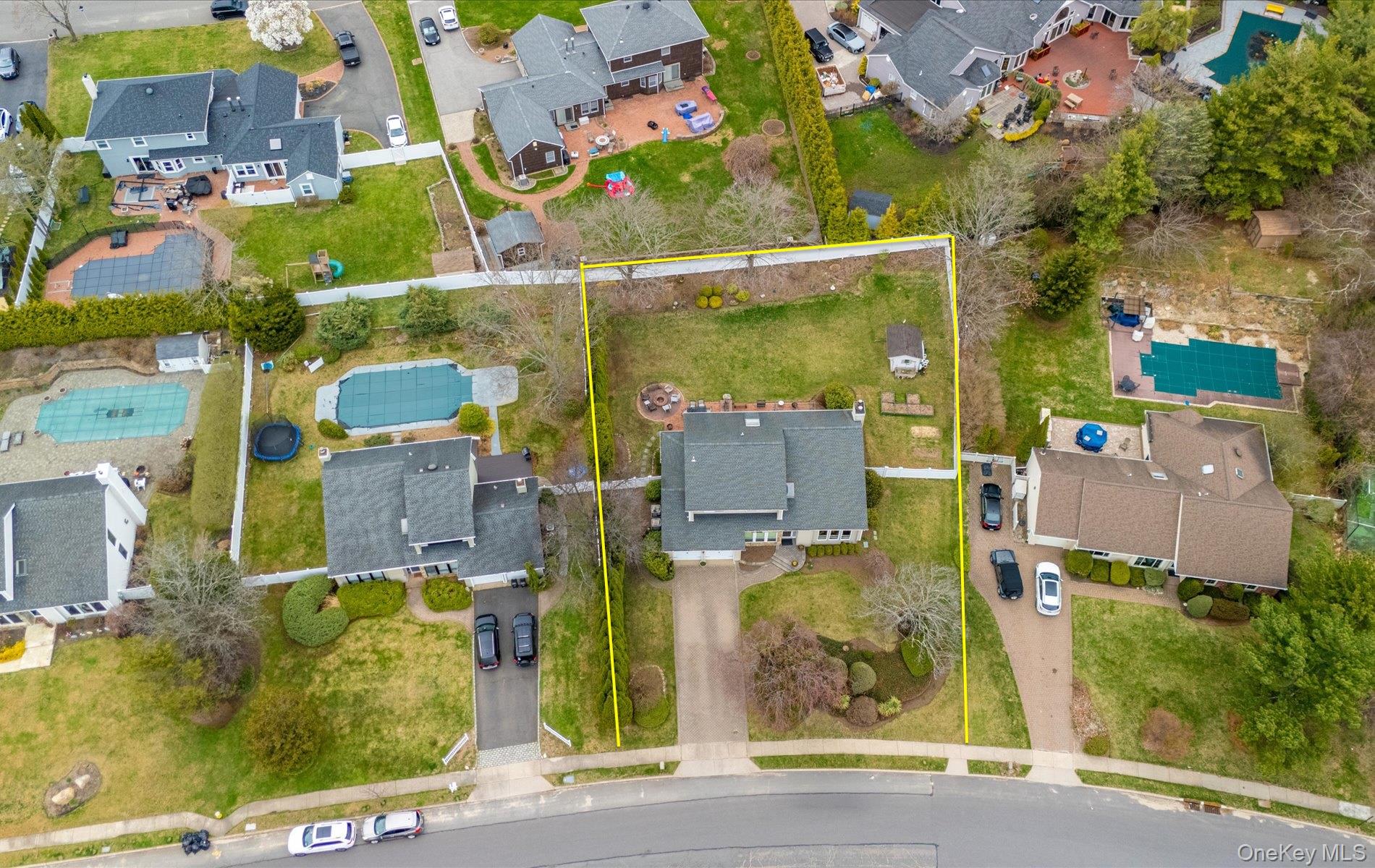 28 Timber Ridge Drive Commack, NY 11725 - Photo 3 of 44