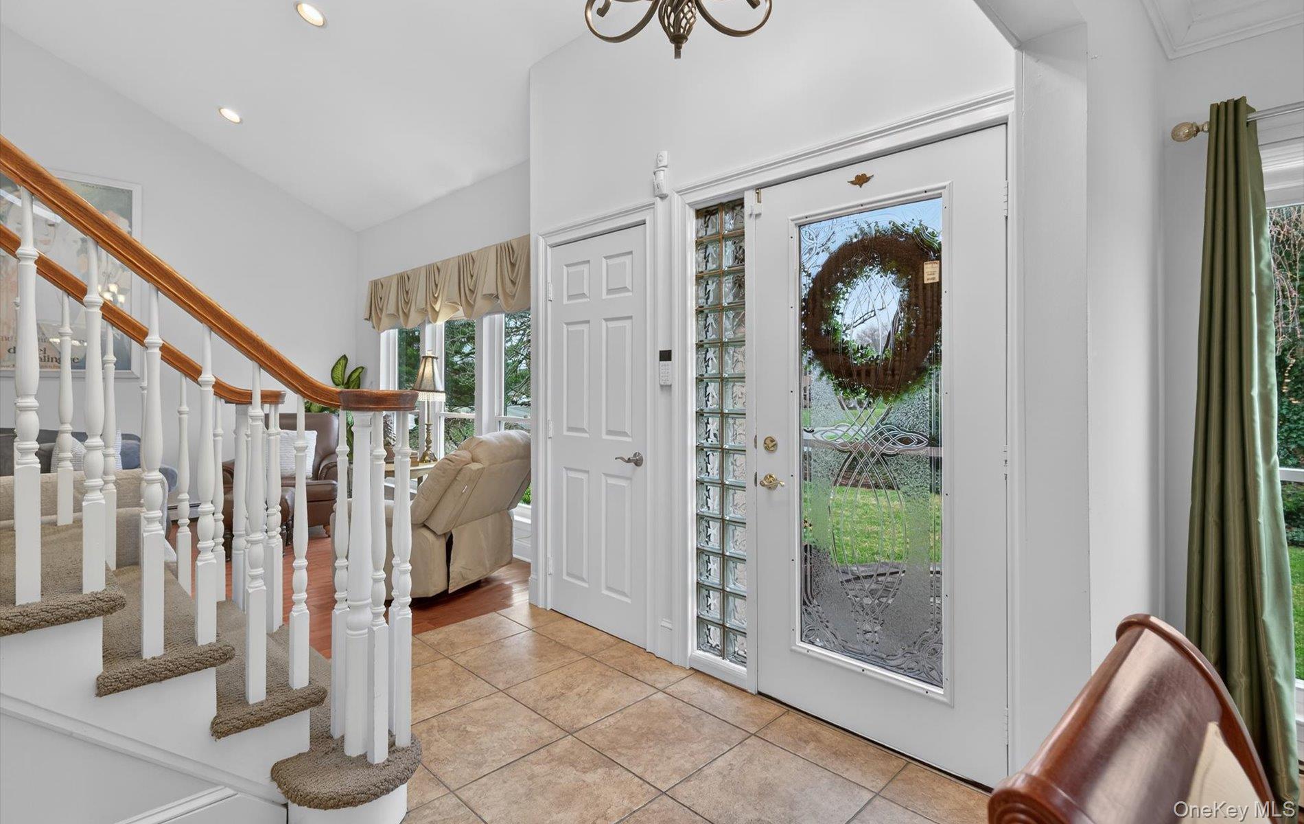 28 Timber Ridge Drive Commack, NY 11725 - Photo 6 of 44