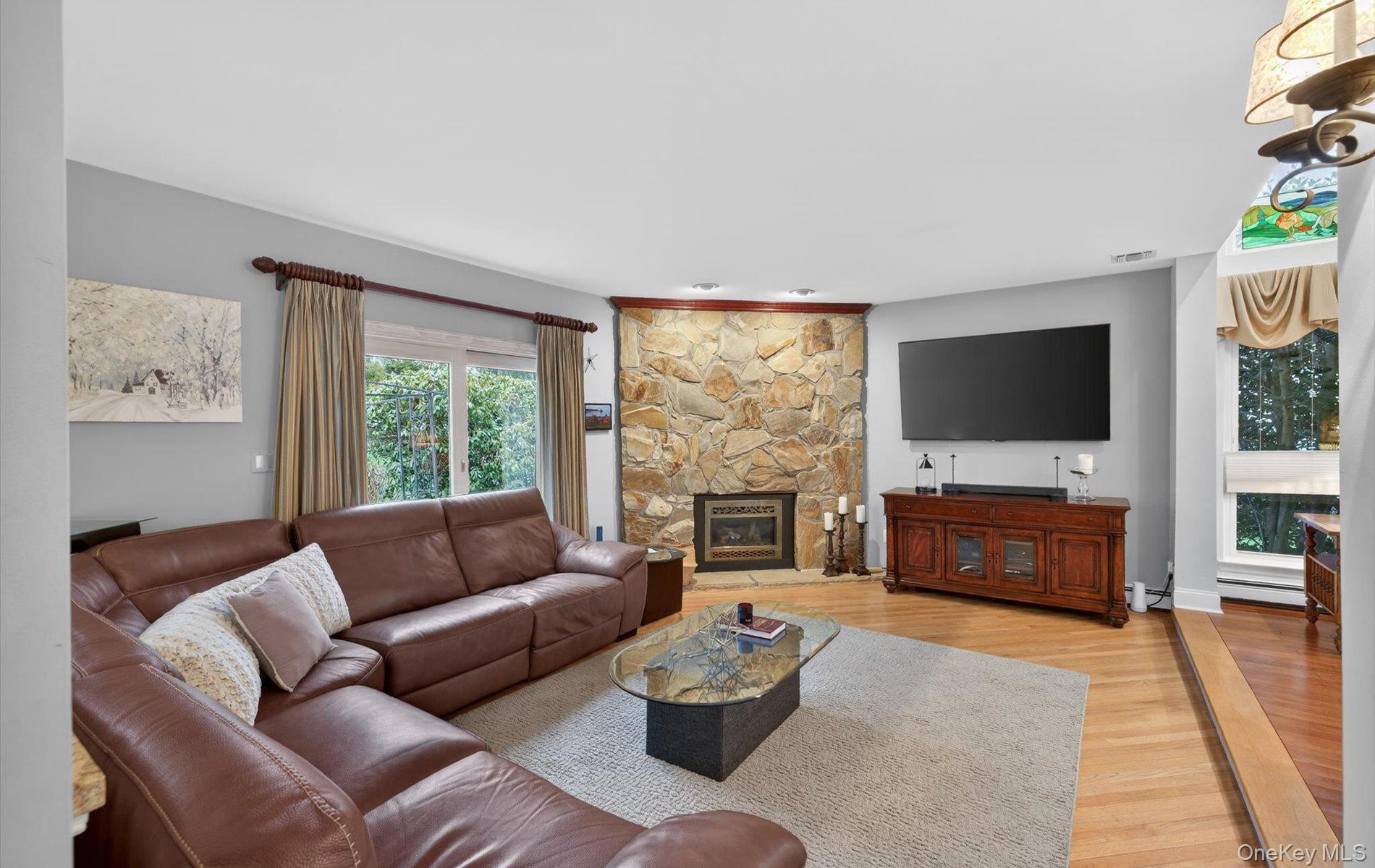 28 Timber Ridge Drive Commack, NY 11725 - Photo 8 of 44