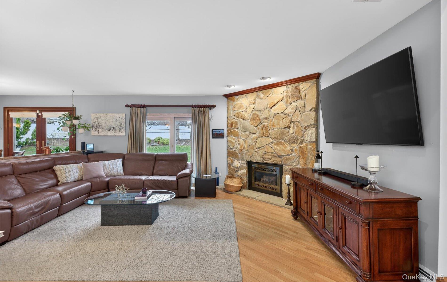 28 Timber Ridge Drive Commack, NY 11725 - Photo 10 of 44