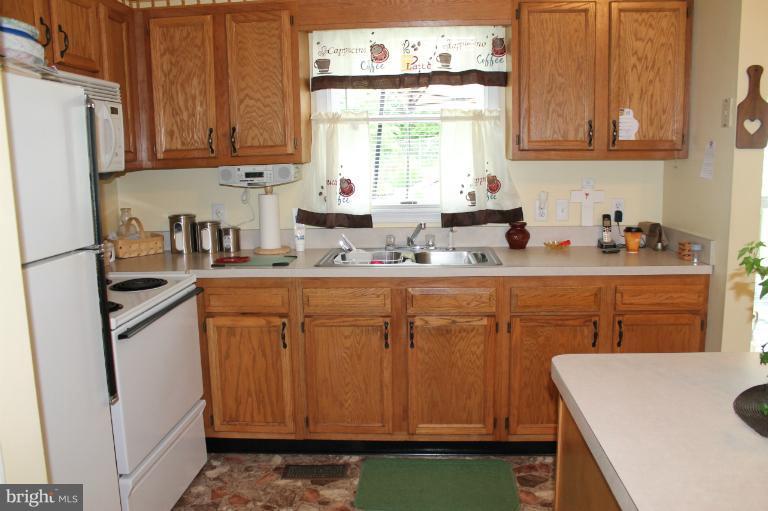 402 North Forrest Street Ranson, WV 25438 - Photo 1 of 30 Kitchen
