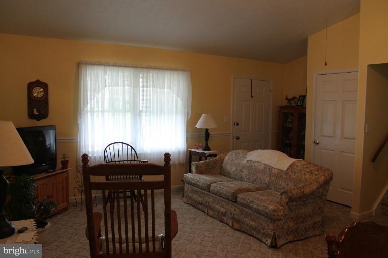 402 North Forrest Street Ranson, WV 25438 - Photo 12 of 30 Living Room