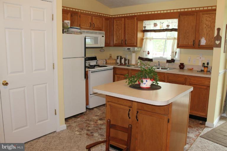 402 North Forrest Street Ranson, WV 25438 - Photo 13 of 30 Kitchen