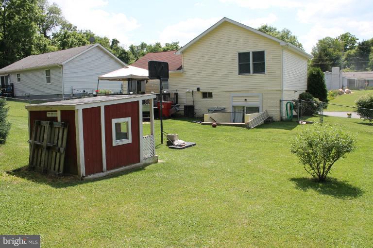 402 North Forrest Street Ranson, WV 25438 - Photo 4 of 30 Exterior (Rear)