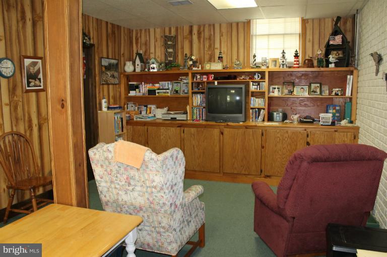 402 North Forrest Street Ranson, WV 25438 - Photo 10 of 30 Family Room