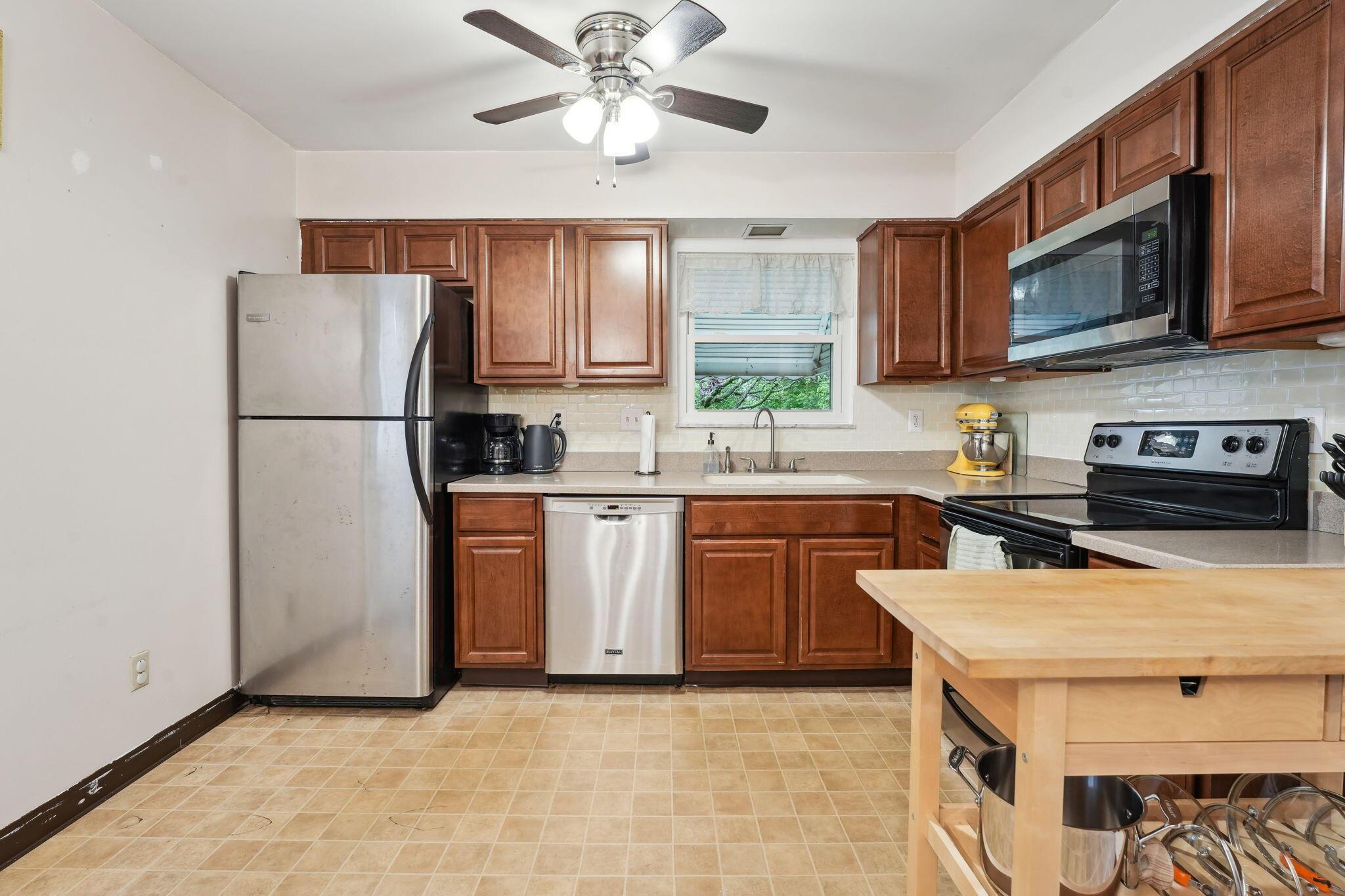 401 Smith Road Columbus, OH 43228 - Photo 15 of 50 9-web-or-mls-401-smith-rd