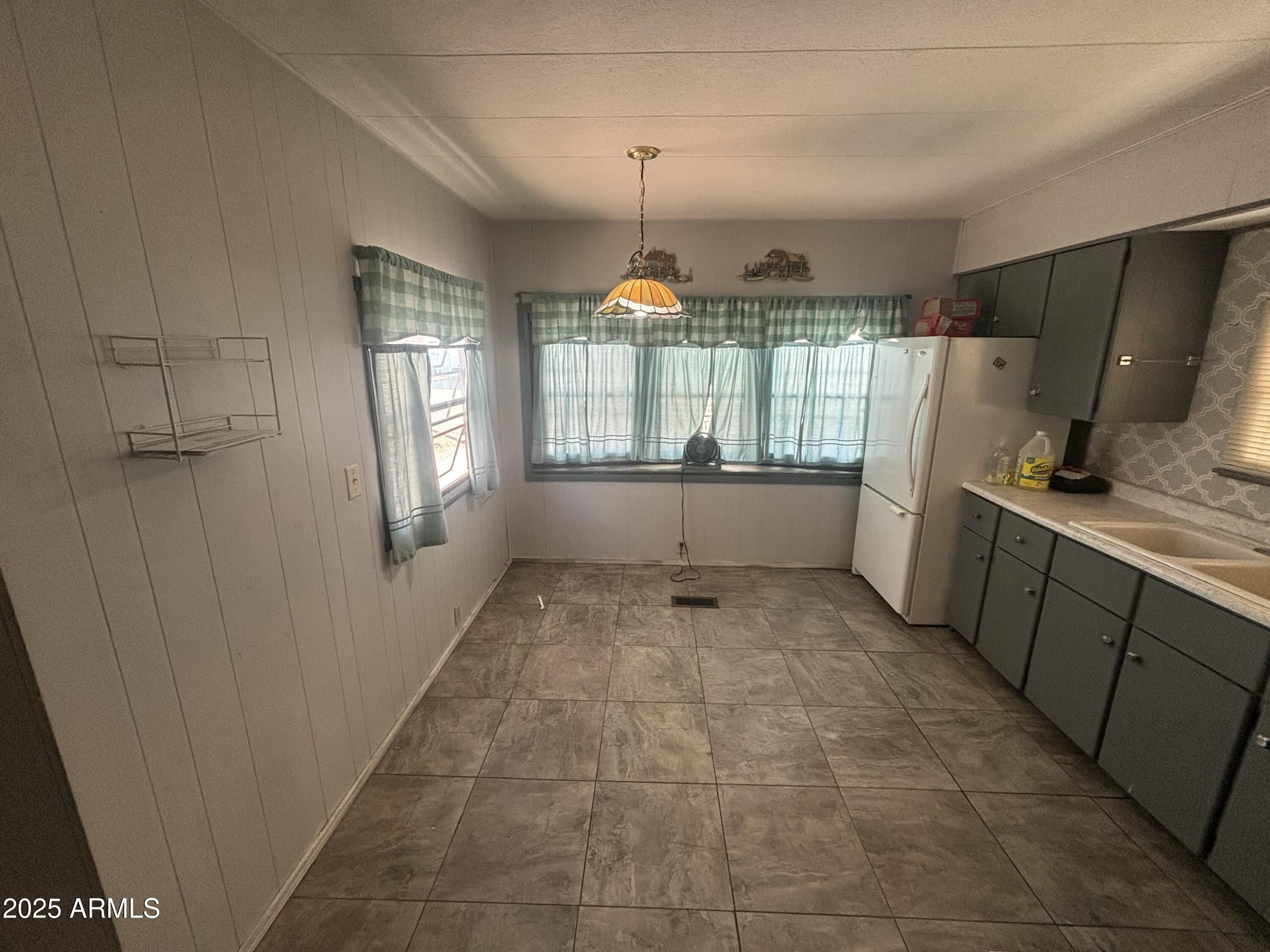 269 North Winchester Road, Unit 7 Apache Junction, AZ 85119 - Photo 8 of 26 a bathroom with a tub sink and mirror