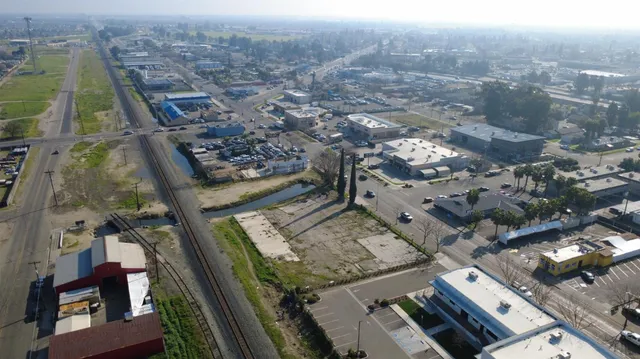 $400,000 | 300 South Gateway Drive, Madera, CA 93637