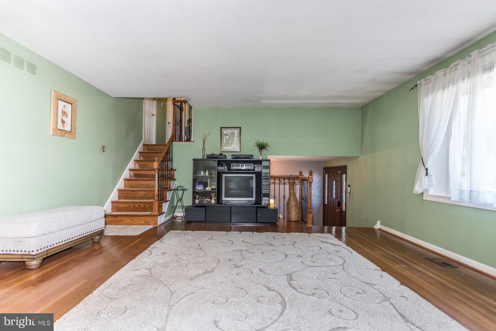 468-pinewood Pinewood Road Philadelphia, PA 19116 - Photo 7 of 97 Gallery Image 7