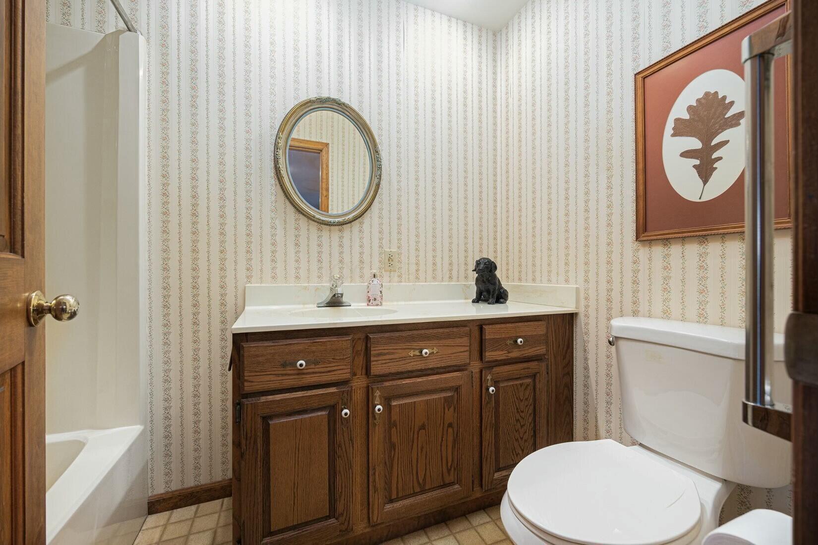4446 Dublin Road Columbus, OH 43221 - Photo 22 of 62 1st floor full bath for guests