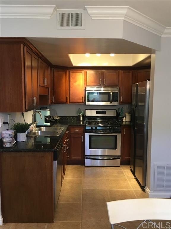 205 Sea Cliff Way Oceanside, CA 92056 - Photo 6 of 14