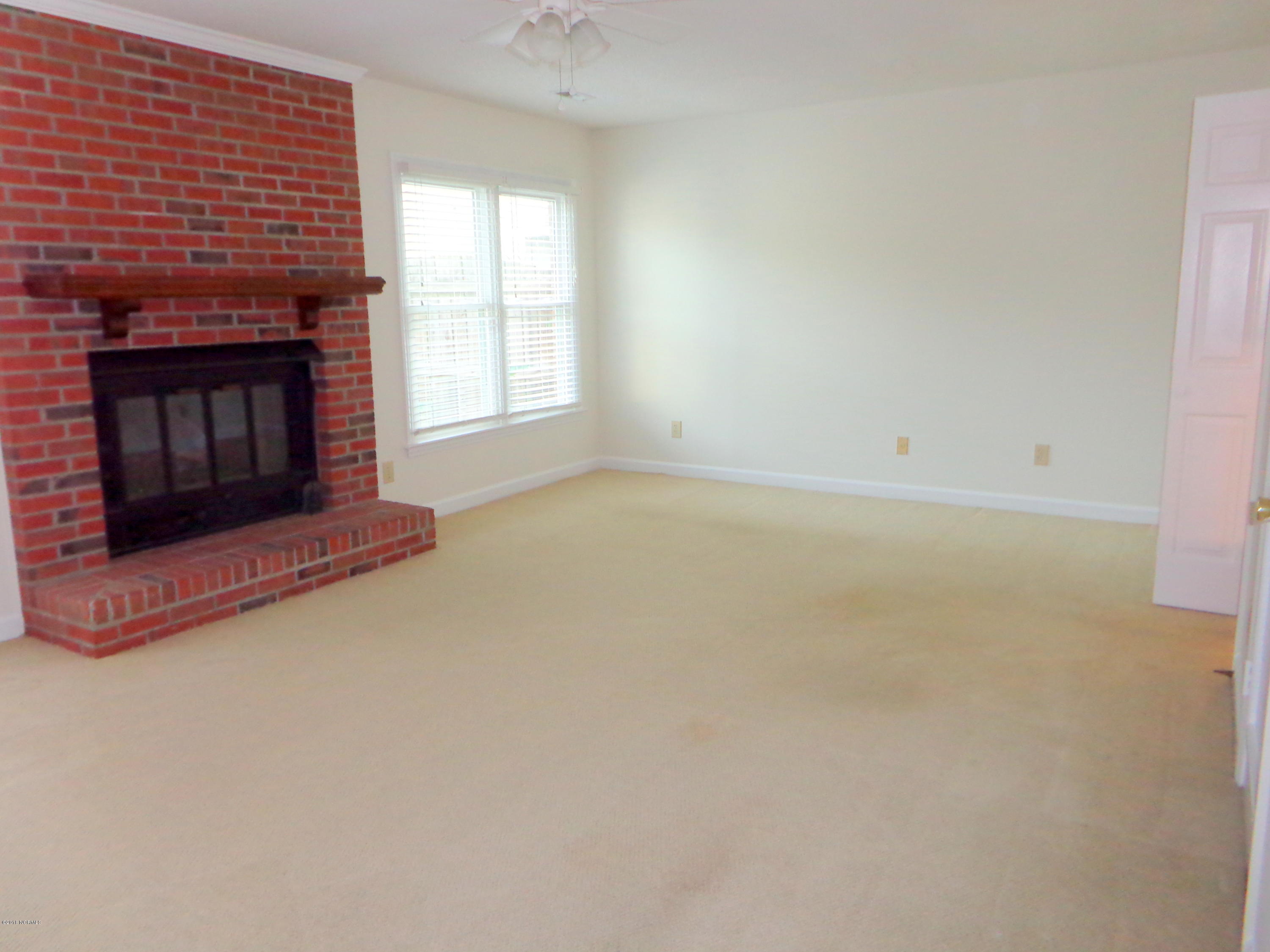 2010 D Quail Ridge Road Greenville, NC 27858 - Photo 5 of 25 DSC05444