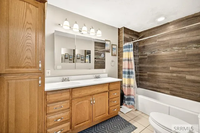 $415,000 | 160 West Oak Street, Shelley, ID 83274