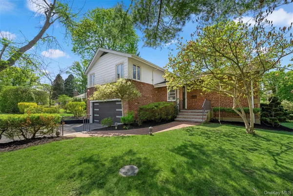 $1,499,000 | 20 Brampton Lane, Great Neck, NY 11023
