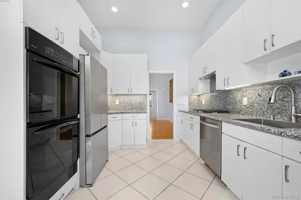 $1,499,000 | 20 Brampton Lane, Great Neck, NY 11023