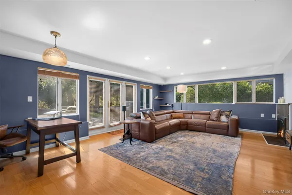 $1,499,000 | 20 Brampton Lane, Great Neck, NY 11023