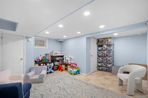 $1,499,000 | 20 Brampton Lane, Great Neck, NY 11023