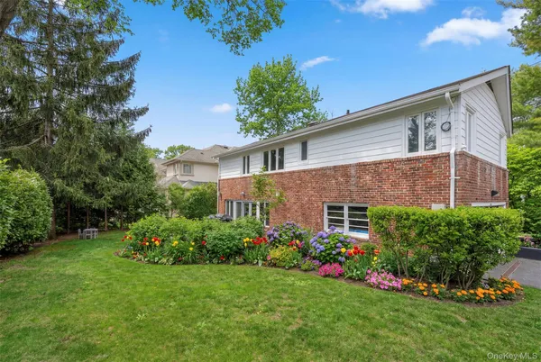 $1,499,000 | 20 Brampton Lane, Great Neck, NY 11023