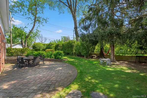 $1,499,000 | 20 Brampton Lane, Great Neck, NY 11023