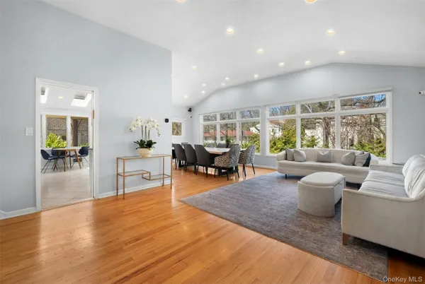 $1,499,000 | 20 Brampton Lane, Great Neck, NY 11023