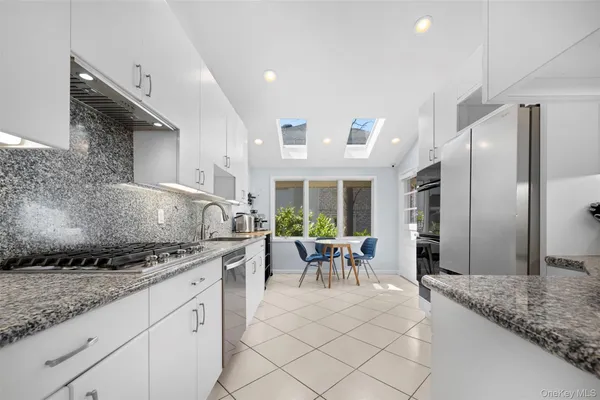 $1,499,000 | 20 Brampton Lane, Great Neck, NY 11023