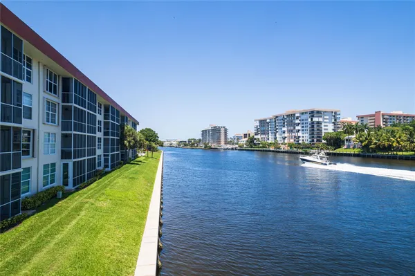 $3,300 | 3180 Northeast 48th Court, Unit 412, Lighthouse Point, FL 33064