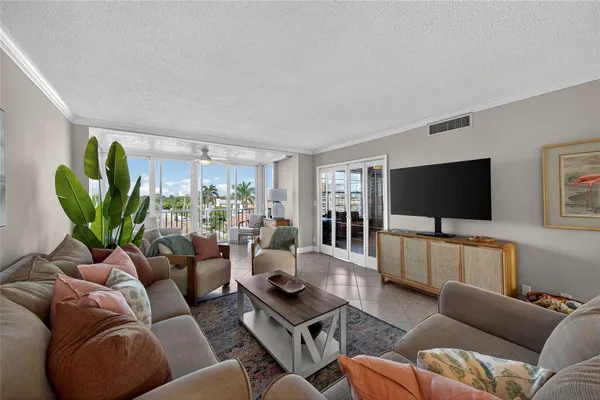 $3,300 | 3180 Northeast 48th Court, Unit 412, Lighthouse Point, FL 33064