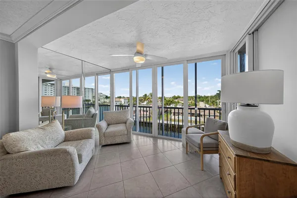 $3,300 | 3180 Northeast 48th Court, Unit 412, Lighthouse Point, FL 33064