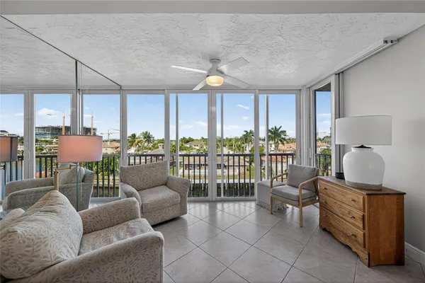 $3,300 | 3180 Northeast 48th Court, Unit 412, Lighthouse Point, FL 33064