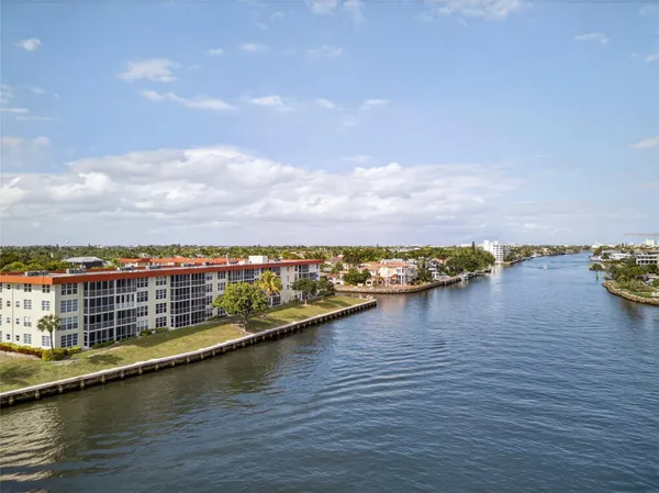 $3,300 | 3180 Northeast 48th Court, Unit 412, Lighthouse Point, FL 33064