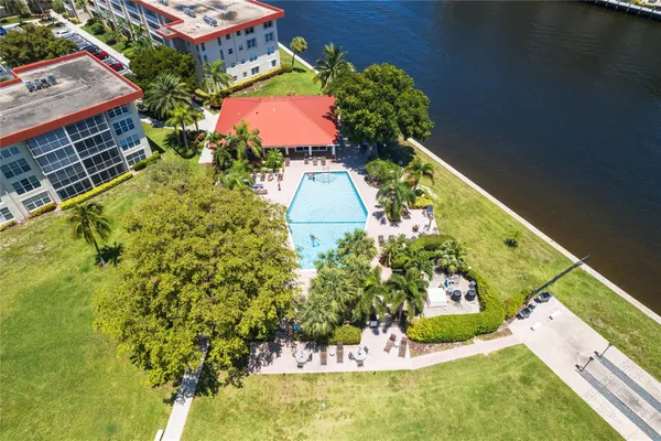 $3,300 | 3180 Northeast 48th Court, Unit 412, Lighthouse Point, FL 33064