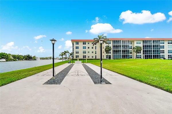 $3,300 | 3180 Northeast 48th Court, Unit 412, Lighthouse Point, FL 33064