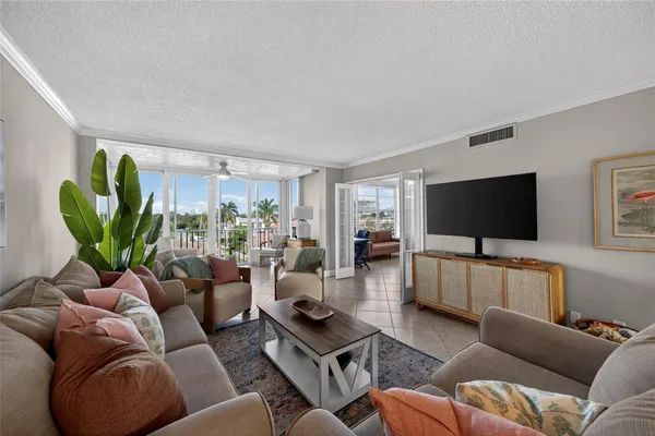 $3,300 | 3180 Northeast 48th Court, Unit 412, Lighthouse Point, FL 33064