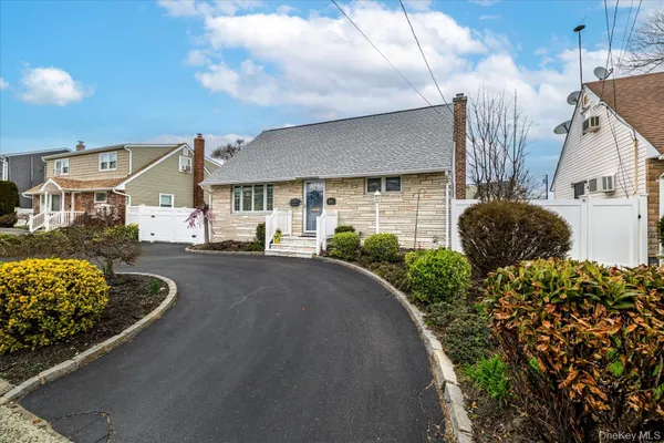$675,000 | 3131 Brower Avenue, Oceanside, NY 11572