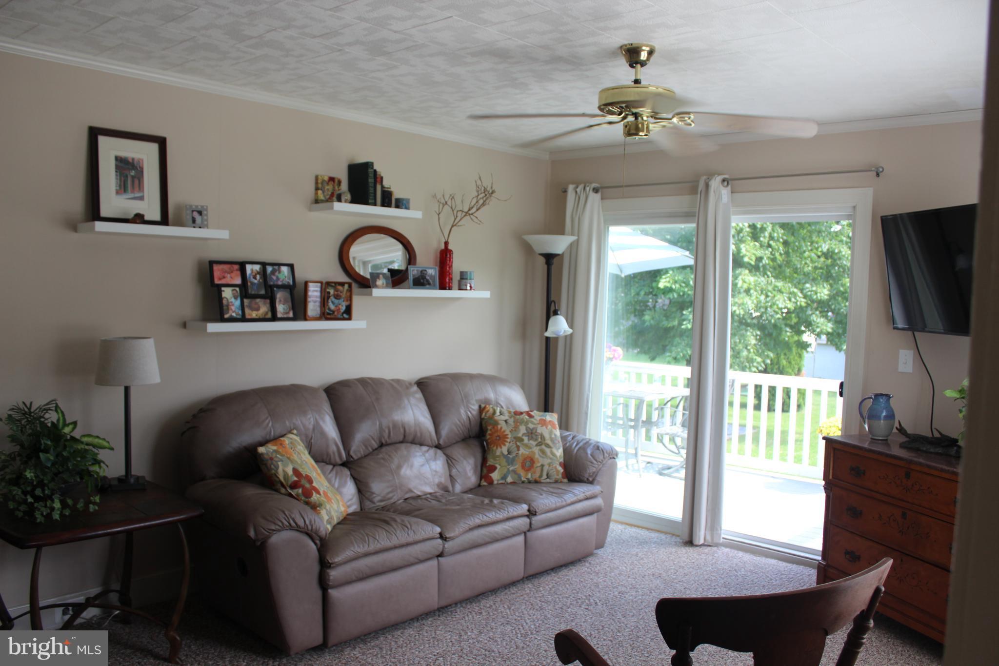 103 Hiawatha Road Cambridge, MD 21613 - Photo 4 of 20 Living Room