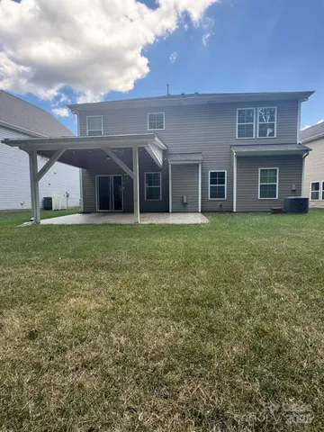 a view of a yard in front of a house