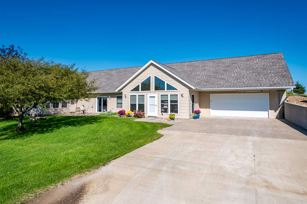 1087 Rohret Road Southwest Oxford, IA 52322 - Photo 9 of 36 Gallery Image 9