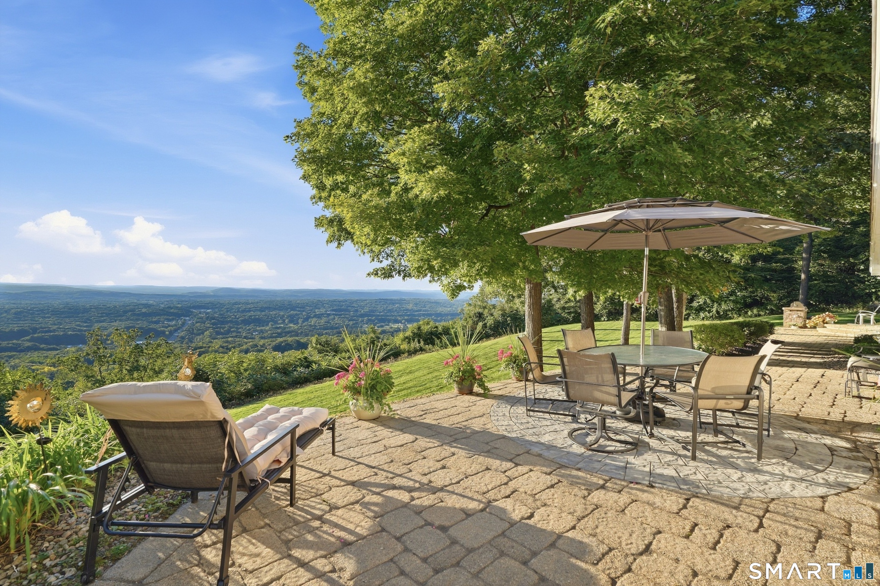 55 Montevideo Road Avon, CT 06001 - Photo 6 of 24 Gallery Image 6