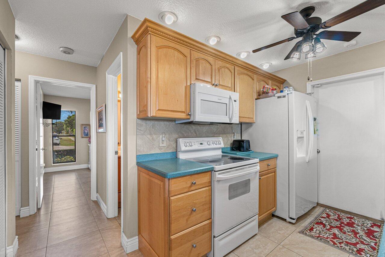 6347 Timberlakes Way Delray Beach, FL 33484 - Photo 16 of 49 Kitchen