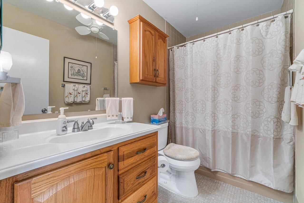 6347 Timberlakes Way Delray Beach, FL 33484 - Photo 20 of 49 Guest Bathroom